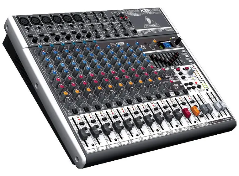 Behringer Xenyx X1832USB 